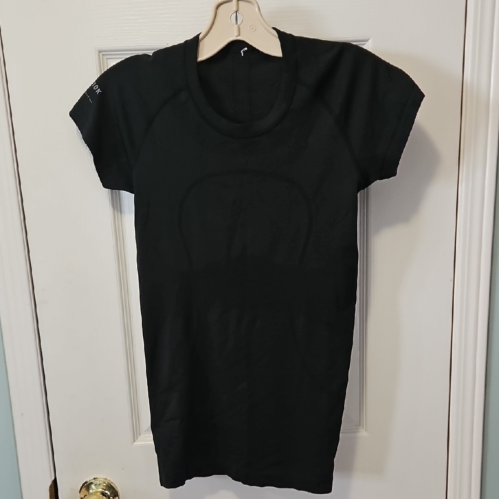 lululemon athletica Black Short Sleeve Tee